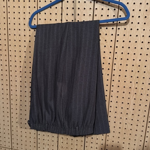 Alfred Dunner Vintage Womens Size 10 Gray Stripe Pants - Picture 5 of 8